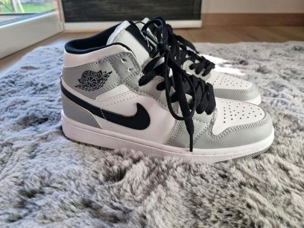 Nike Jordan Mid 1 Gris