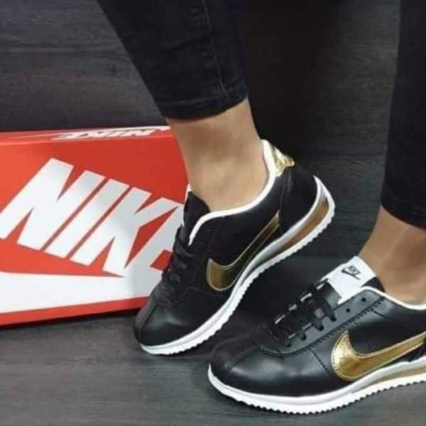 Nike Cortez Negro/Oro
