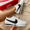 Nike Cortez - Blancas con Negra