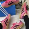 bf7fc167-0553-4035-9b89-0a1b08a35c70-0fc66378f65ee6878017308374475116-480-0 Adidas Gazelle Rosa